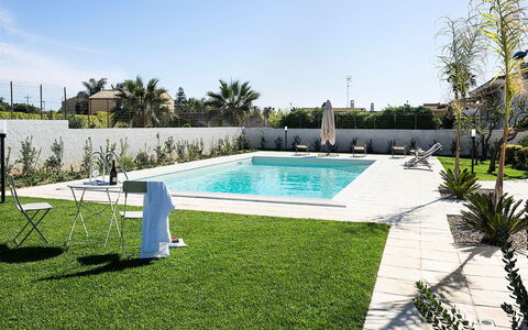 Villa Emma: Piscine, Recours, Composite, Loisir, Mobilier De Jardin, Eco Hôtel, Ombre, Jardin, Aménagement Paysager, Arrière-Cour