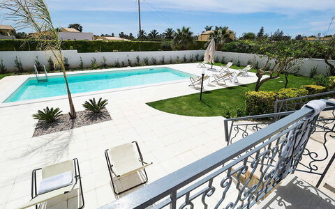 Villa Emma: Piscine, Recours, Mobilier De Jardin, Composite, Dalle, Ombre, Eco Hôtel, Aménagement Paysager, Biens, Cour