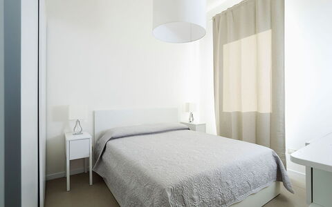 Villa Emma: Meubles, Design Intérieur, Lit, Chambre, Mur, Sol, Sol, Pièce, Plafond, Linge