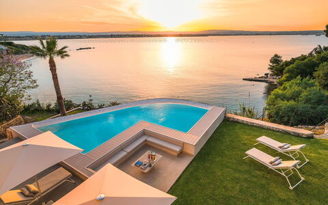 Sea Art Villa: Bleu, Piscine, Recours, Loisir, Mer, Eco Hôtel, Océan, Côte, Mobilier De Jardin, Villa