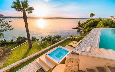 Sea Art Villa: Bleu, L'Eau, Plan D'Eau, Piscine, Cotiers Et Relief Océaniques, Recours, Côte, Mer, Lac, Loisir