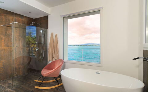 Sea Art Villa: Design Intérieur, Sol, Luminaire Plomberie, Salle De Bains, Sol, Bois, Meubles, Éclairage, Plomberie, Plafond