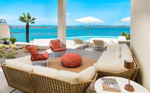 Sea Art Villa: Meubles, Mobilier De Jardin, Chaise, Recours, Mer, Cotiers Et Relief Océaniques, Ombre, Côte, Eco Hôtel, Océan