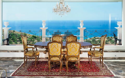 Blue Star Villa: Meubles, Design Intérieur, Chaise, Table, Sol, Sol, Salle À Manger, Éclairage, Pièce, Salon