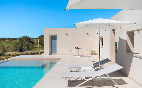 Villa Bruna: Composite, Piscine, Béton, Mobilier De Jardin, Plâtre, Calcaire