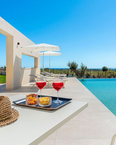 Villa Bruna: Piscine, Recours, Chaise, Mobilier De Jardin, Eco Hôtel, Hôtel, Villa