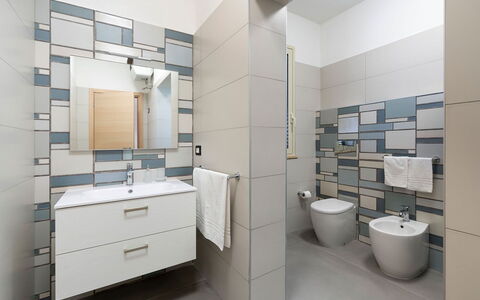Villa Sea Star: Sol, Design Intérieur, Sol, Luminaire Plomberie, Tuile, Salle De Bains, Toilette, Composite, Plomberie, Évier