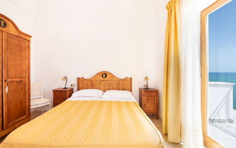 Relais Nike: Sol, Chambre, Sol, Mer, Drap De Lit, Appartement, Literie, Lit, Océan, Cadre De Lit