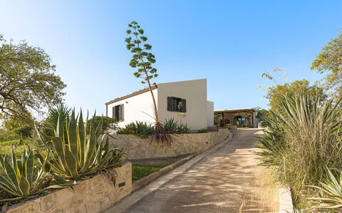 Villa Arcobaleno: Ciel, Arbuste, Domicile, Lot Terre, Aménagement Paysager, Biens, Jardin, Ombre, Allée