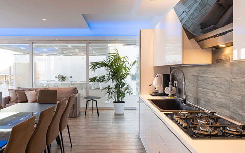 Villa Montallegro: Meubles, Design Intérieur, Cuisine, Comptoir, Sol, Bois, Sol, Appareil De Cuisine, Plafond, Principaux Appliance