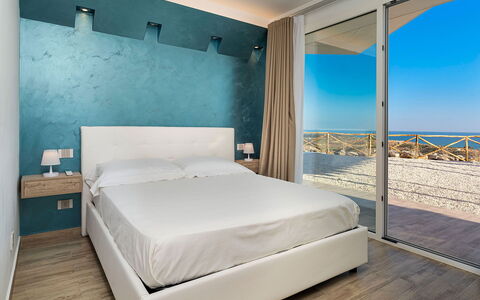 Villa Montallegro: Meubles, Chambre, Bois, Design Intérieur, Sol, Lit, Sol, Literie, Drap De Lit, Cadre De Lit