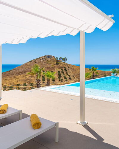 Villa Montallegro: Meubles, Piscine, Recours, Chaise, Eco Hôtel, Ombre, Mobilier De Jardin, Structure En Plein Air, Villa, Hôtel