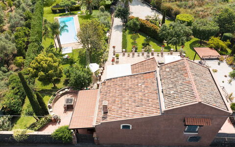 Villa Carosone: Zone Résidentielle, Maison, Toit, Architecture, Domicile, Biens, Paysage, Design Urbain, Lot Terre, Établissements Humains