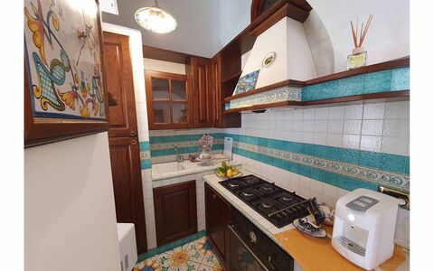 Casa Minori: Cuisine, Design Intérieur, Cuisinière, Sol, Principaux Appliance, Appareil De Cuisine, Gaz Poele, Sol, Le Fourneau, Comptoir