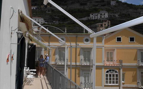 Casa Minori: Balcon, Métal, Balustrade, Balustre, Daylighting, Acier, Clôture, Porche, Aluminium