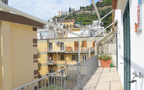 Casa Minori: Appartement, Balcon, Design Urbain, Composite, Condominium, Métal, Balustrade, Daylighting