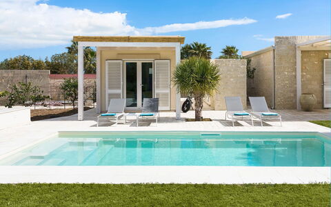 Villa Doddi: Piscine, Recours, Composite, Mobilier De Jardin, Ombre, Eco Hôtel, Biens, Villa, Structure En Plein Air, Balancelle