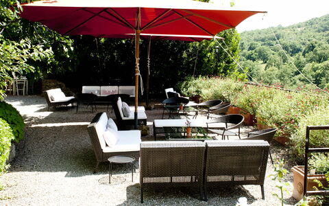 Borgo di San Biagio: Meubles, Parapluie, Mobilier De Jardin, Chaise, Table, Tableau De Plein Air, Ombre, Jardin, Printemps