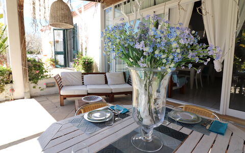 Villa Patrizia Otranto: Deluxe Countryside Retreat: Meubles, Table, Chaise, Design Intérieur, Table Cuisine Et Salle A Manger, Éclairage, Salle À Manger, Tableau De Plein Air, Pot De Fleur, Mobilier De Jardin