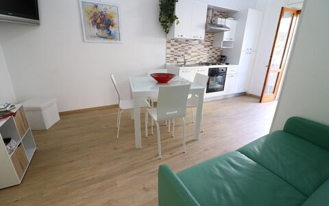 Luisa: Meubles, Sol, Sol, Design Intérieur, Bois, Pièce, Table, Parquet, Chaise, Salon