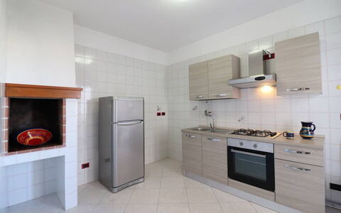 Ludovica: Sol, Cuisine, Design Intérieur, Principaux Appliance, Bois, Sol, Appareil De Cuisine, Cabinetry, Comptoir, Pièce