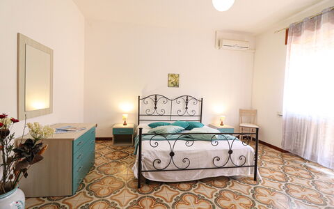 Isabel: Meubles, Sol, Sol, Design Intérieur, Pièce, Chambre, Plafond, Lit, Éclairage, Appartement