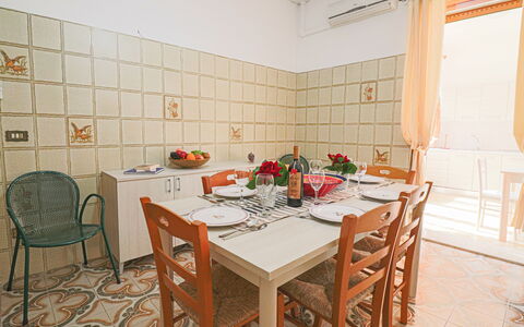 Isabel: Sol, Meubles, Design Intérieur, Sol, Table Cuisine Et Salle A Manger, Table, Salle À Manger, Chaise, Pièce, Plafond