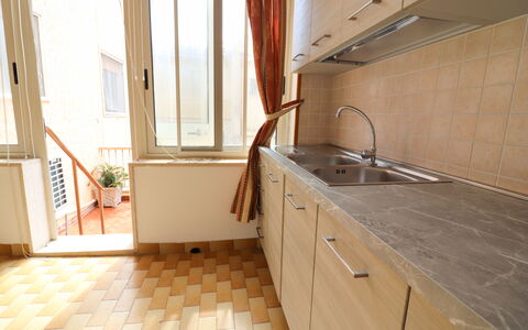 Isabel: Sol, Sol, Bois, Cuisine, Comptoir, Design Intérieur, Principaux Appliance, Cabinetry, Evier, Appareil De Cuisine