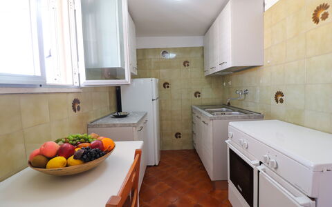 Isabel: Cuisine, Appareil De Cuisine, Comptoir, Principaux Appliance, Sol, Bois, Sol, Cabinetry, Evier, Design Intérieur