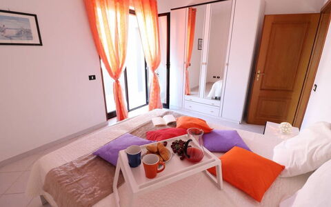 Gio: Meubles, Design Intérieur, Bois, Chambre, Lit, Sol, Textile, Sol, Pièce, Drap De Lit
