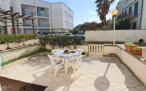 Cecilia: Balcon, Cour, Pot De Fleur, Plante D'Appartement, Cour, Tableau De Plein Air, Mobilier De Jardin, Clôture