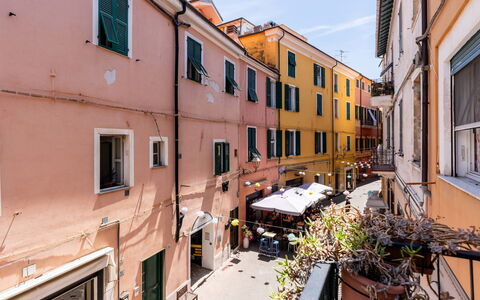 Milena: Ville, Quartier, Appartement, Design Urbain, Rue, Pot De Fleur, Balcon, Plante D'Appartement, Ruelle
