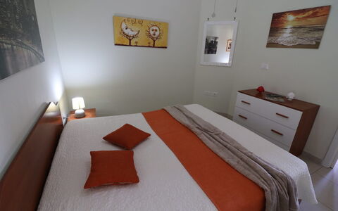 Lucia: Meubles, Lit, Chambre, Bois, Design Intérieur, Drap De Lit, Sol, Sol, Pièce, Literie