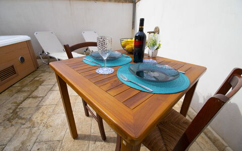 Coclea Heritage Suites: Meubles, Bois, Table, Chaise, Mobilier De Jardin, Tableau De Plein Air, Salle À Manger, Tache De Bois, Table Cuisine Et Salle A Manger, Dur