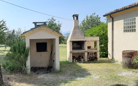 Villa Felice, Private Pool and Hills: Jardin, Arrière-Cour, Chalet, Pelouse, Cour, Village, Aménagement Paysager, Ferme, Batiments Jardin, Structure En Plein Air
