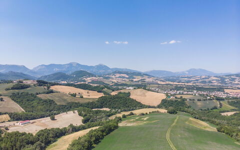 Villa Felice, Private Pool and Hills: Montagnes Relief, Vert, Colline, Paysage Naturel, Prairie, Montagne, Montagnes, Écorégion, Paysage, Horizon