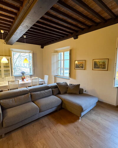 Casa Anna 13: Meubles, Design Intérieur, Sol, Canapé, Sol, Bois, Plafond, Pièce, Salon, Table
