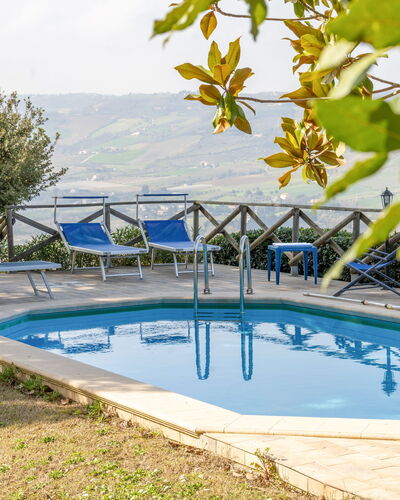 Casale Dolcemare: Bleu, Piscine, Mobilier De Jardin, Recours, Chaise, Ombre, Eco Hôtel, Aménagement Paysager, Balancelle, Structure En Plein Air