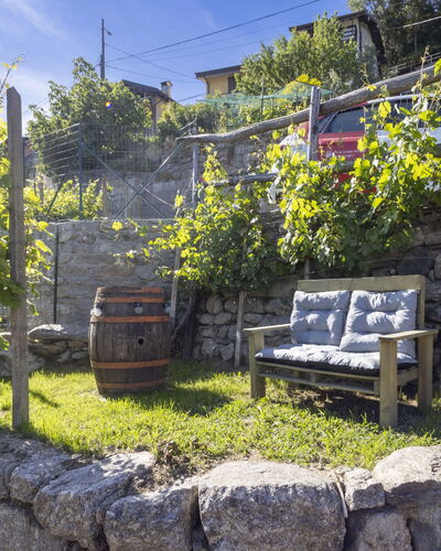Valtellina 645: Mur De Pierre, Pot De Fleur, Jardin, Plante D'Appartement, Dalle, Aménagement Paysager, Mobilier De Jardin, Ombre, Arrière-Cour