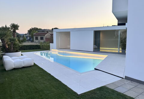 Villa Bilor Luxe: Piscine, Composite, Ombre, Jardin, Aménagement Paysager, Biens, Villa, Conception, Cour, Recours