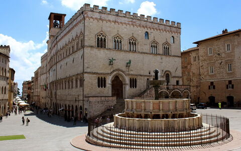 Il Giuncheto, Pool, Amazing View, Umbrian Countrys: Bâtiment, Mur, Fenêtre, Ville, Façade, Ville, Architecture, Espace Public, Point De Repère, Établissements Humains
