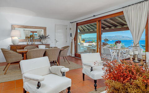 Residenza Rudalza: Meubles, Chaise, Recours, Pot De Fleur, Mer, Plante D'Appartement, Mobilier De Jardin, Balcon, Ombre, Hôtel