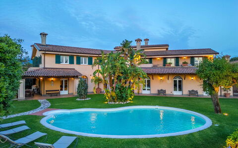 Villa Polistena: Piscine, Recours, Biens, Domicile, Eco Hôtel, Hacienda, Villa, Pelouse, Jardin, Manoir