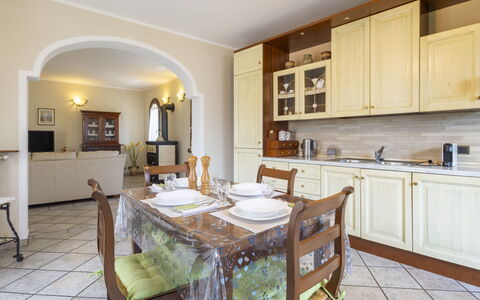Dimora Lali: Meubles, Design Intérieur, Sol, Cabinetry, Comptoir, Bois, Cuisine, Plafond, Sol, Pièce