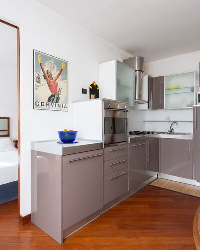 Solis Lux: Meubles, Design Intérieur, Sol, Principaux Appliance, Cabinetry, Sol, Pièce, Appareil De Cuisine, Cuisine, Électroménager