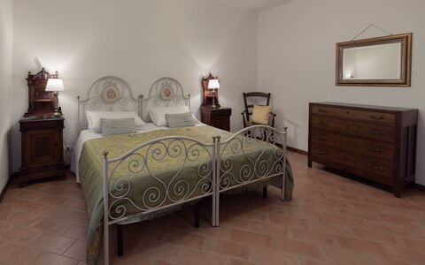 Villa Essiccatoio: Meubles, Lit, Design Intérieur, Chambre, Sol, Sol, Bois, Plafond, Literie, Pièce