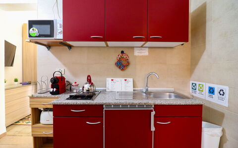 Kyma'S House: Appareil De Cuisine, Cuisine, Principaux Appliance, Comptoir, Evier, Cabinetry, Évier, Meubles, Petit Appareil, Luminaire Plomberie