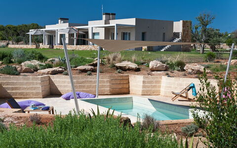Villa Carovi: Mobilier De Jardin, Ombre, Loisir, Balancelle, Piscine, Conception, Vacances, Structure En Plein Air, Parapluie, Recours