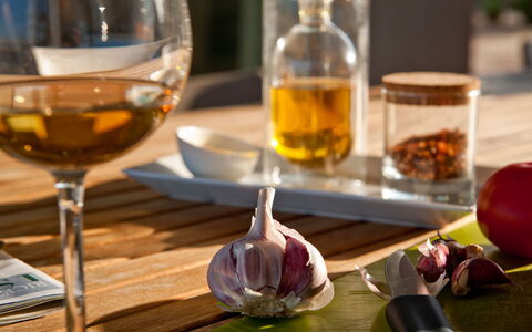 Villa Carovi: Vaisselle, Aliments, Ingrédient, Bar, Verre De Vin, Drinkware, Verres À Pied