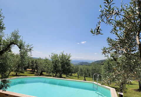 Il Casale di San Jacopo con Piscina Privata: Bleu, Piscine, Ombre, Arrière-Cour, Aménagement Paysager, Jardin, Eco Hôtel, Biens, Recours, Cour